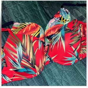 4 Victoria Secret T-Shirt Bra’s